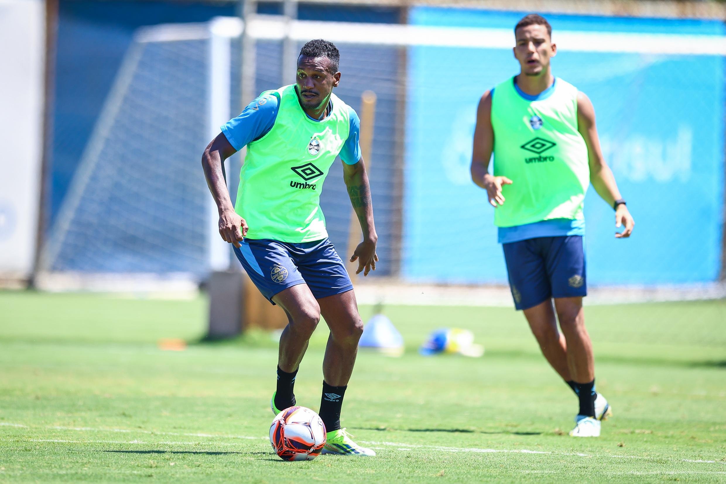 Edenilson deve ser titular contra o Novo Hamburgo, na Arena