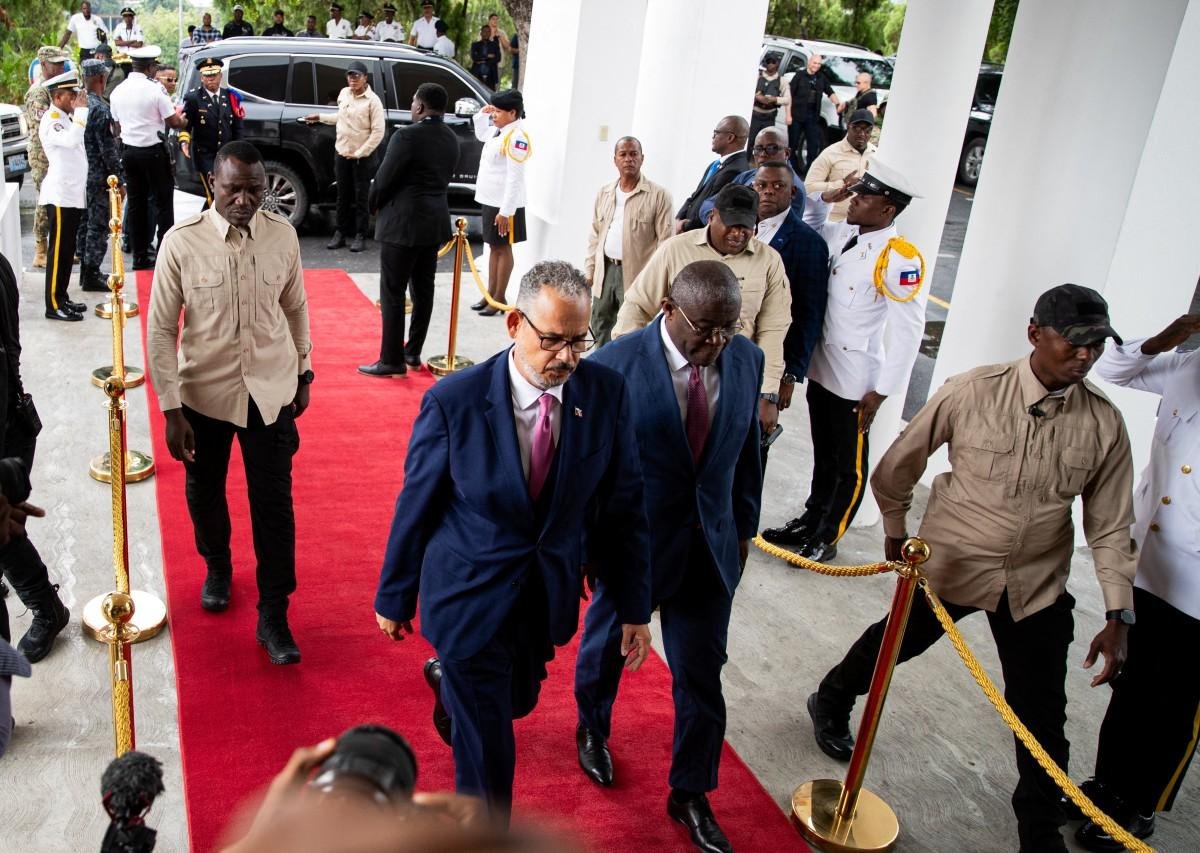O primeiro-ministro haitiano, Alix Didier Fils-Aime, participou da cerim&ocirc;nia de encerramento do mandato do Conselho Presidencial de Transi&ccedil;&atilde;o (CPT) em Porto Pr&iacute;ncipe neste s&aacute;bado