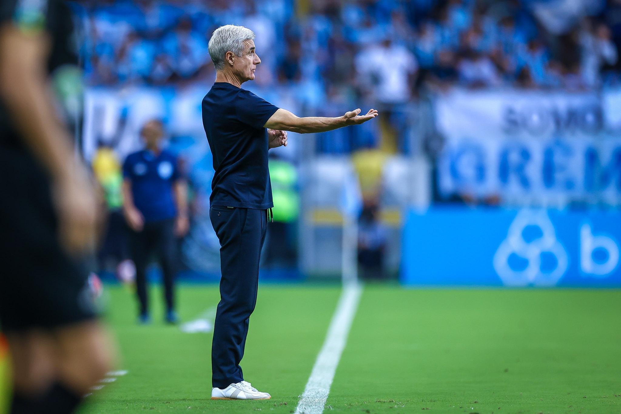 Lu&iacute;s Castro falou em coletiva ap&oacute;s classifica&ccedil;&atilde;o do Gr&ecirc;mio no Gauch&atilde;o
