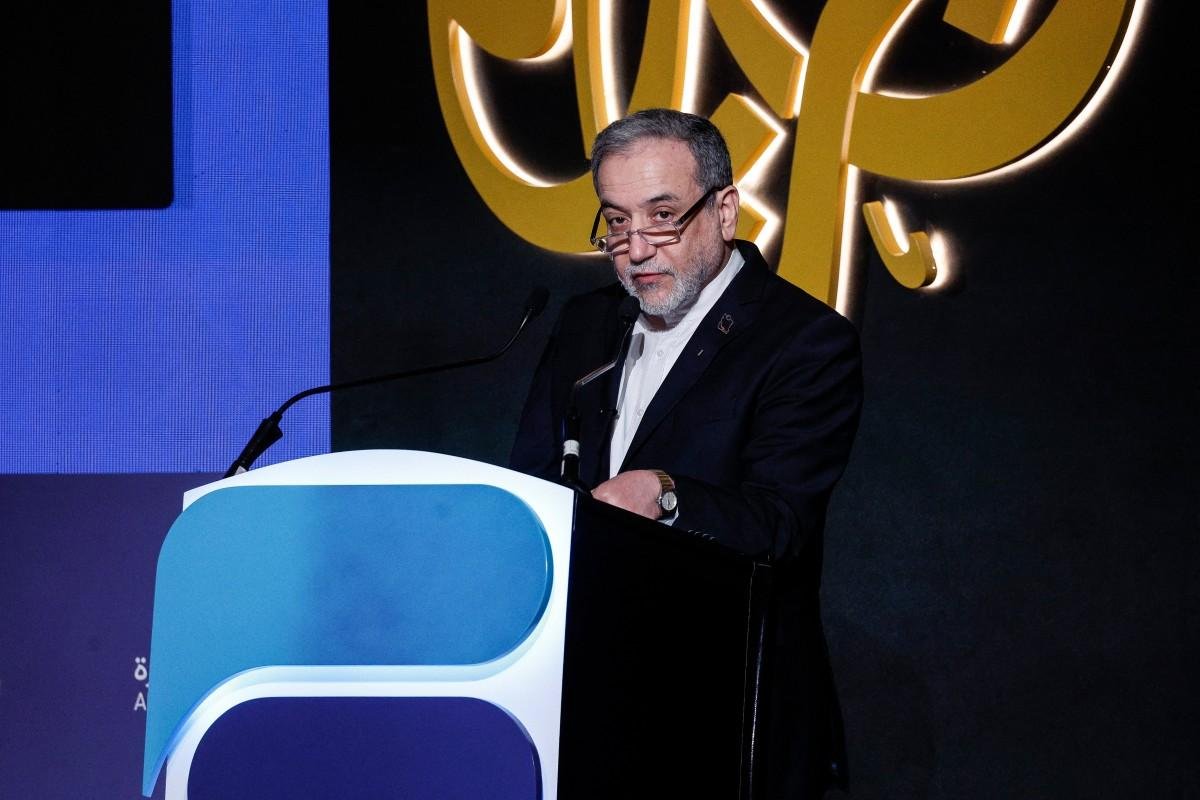O chanceler iraniano Abbas Araghchi tamb&eacute;m discursou em Doha e criticou a pol&iacute;tica que, segundo ele, permite a Israel ampliar seu arsenal enquanto pressiona pa&iacute;ses da regi&atilde;o a se desarmarem