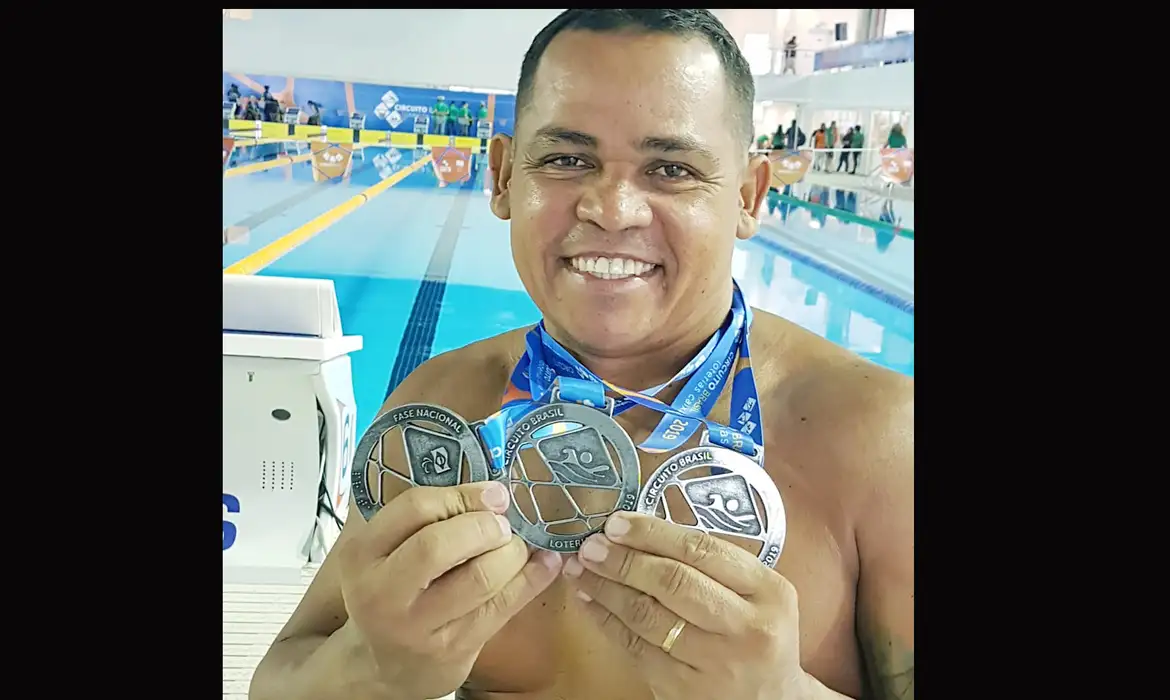 O ex-nadador Adriano Gomes de Lima, de 52 anos, era dono de nove medalhas em Paralimp&iacute;adas, sendo, entre elas, a de ouro em Atenas (2004)