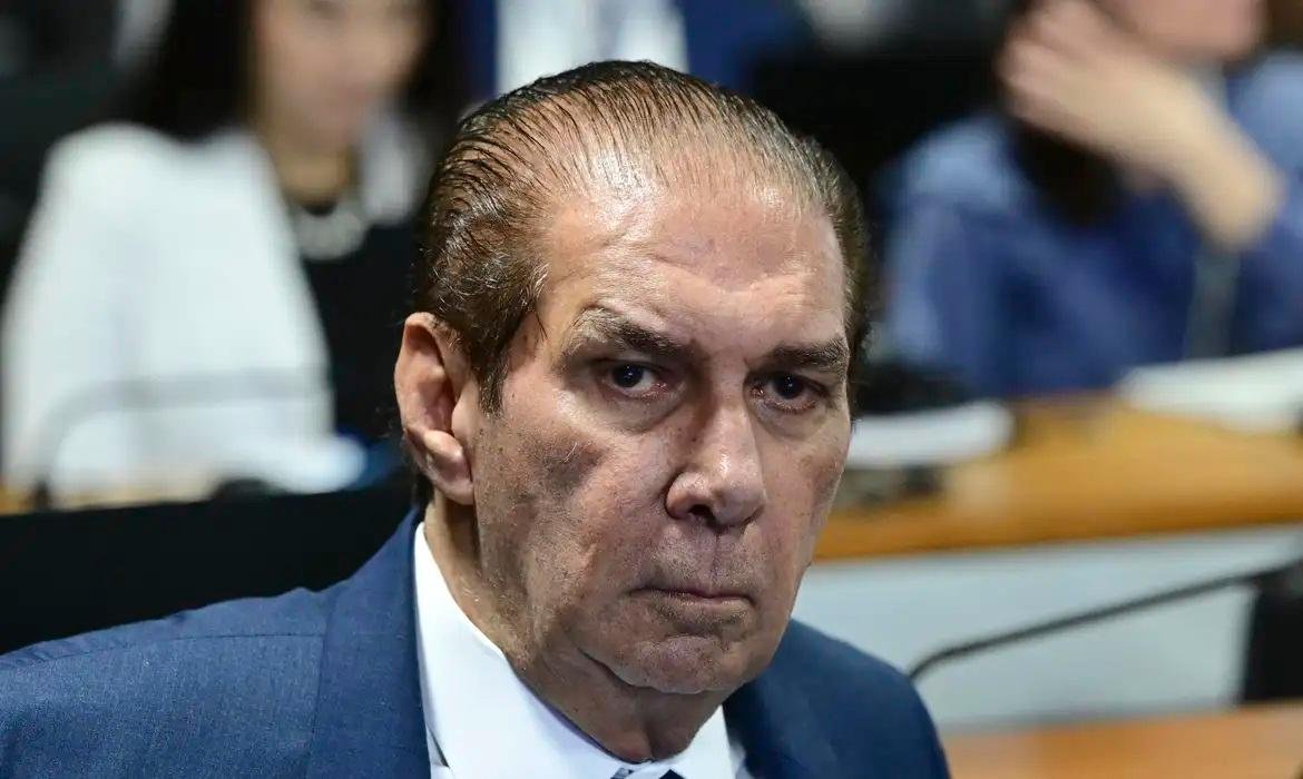 Senador est&aacute; em condi&ccedil;&otilde;es est&aacute;veis