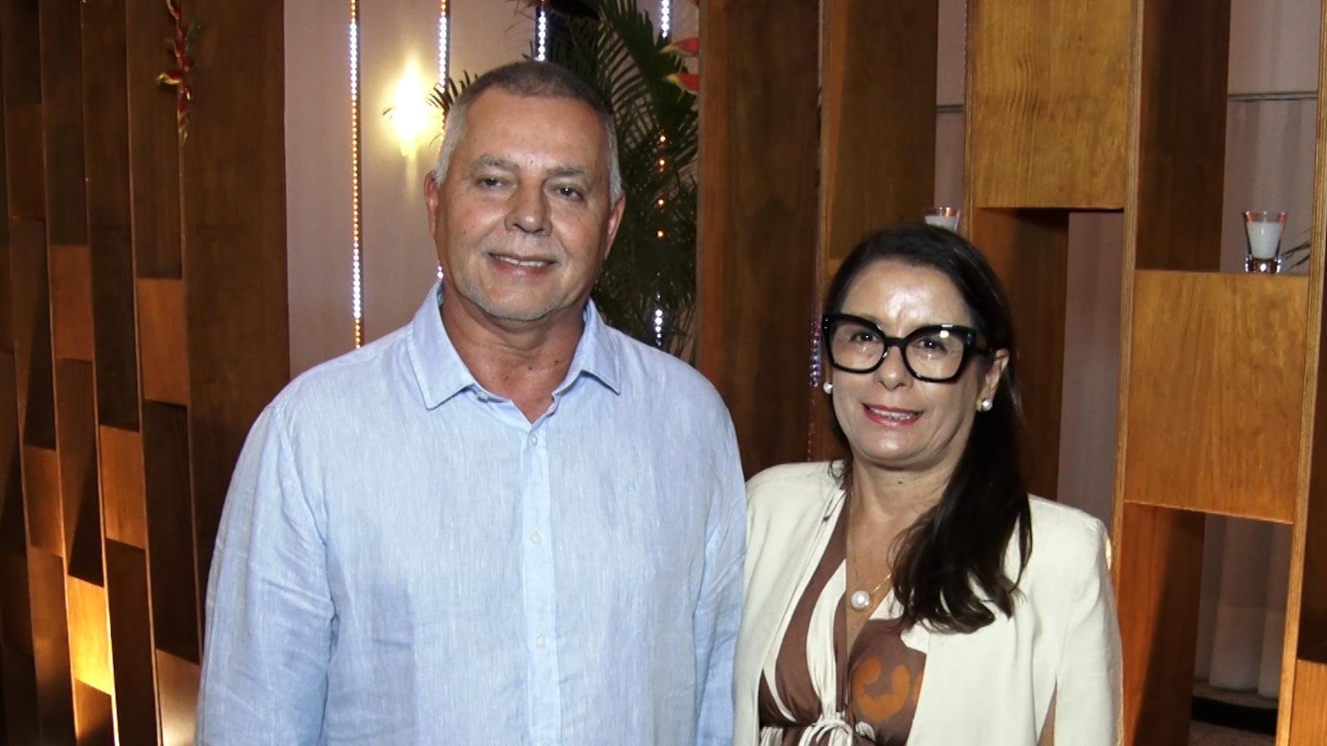 O&nbsp; casal presidente, Gabriel e Ana Saibro, recebeu os convidados da comemora&ccedil;&atilde;o dos 64 anos da Saba