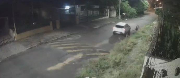 Homem atropela companheira em Cachoeirinha