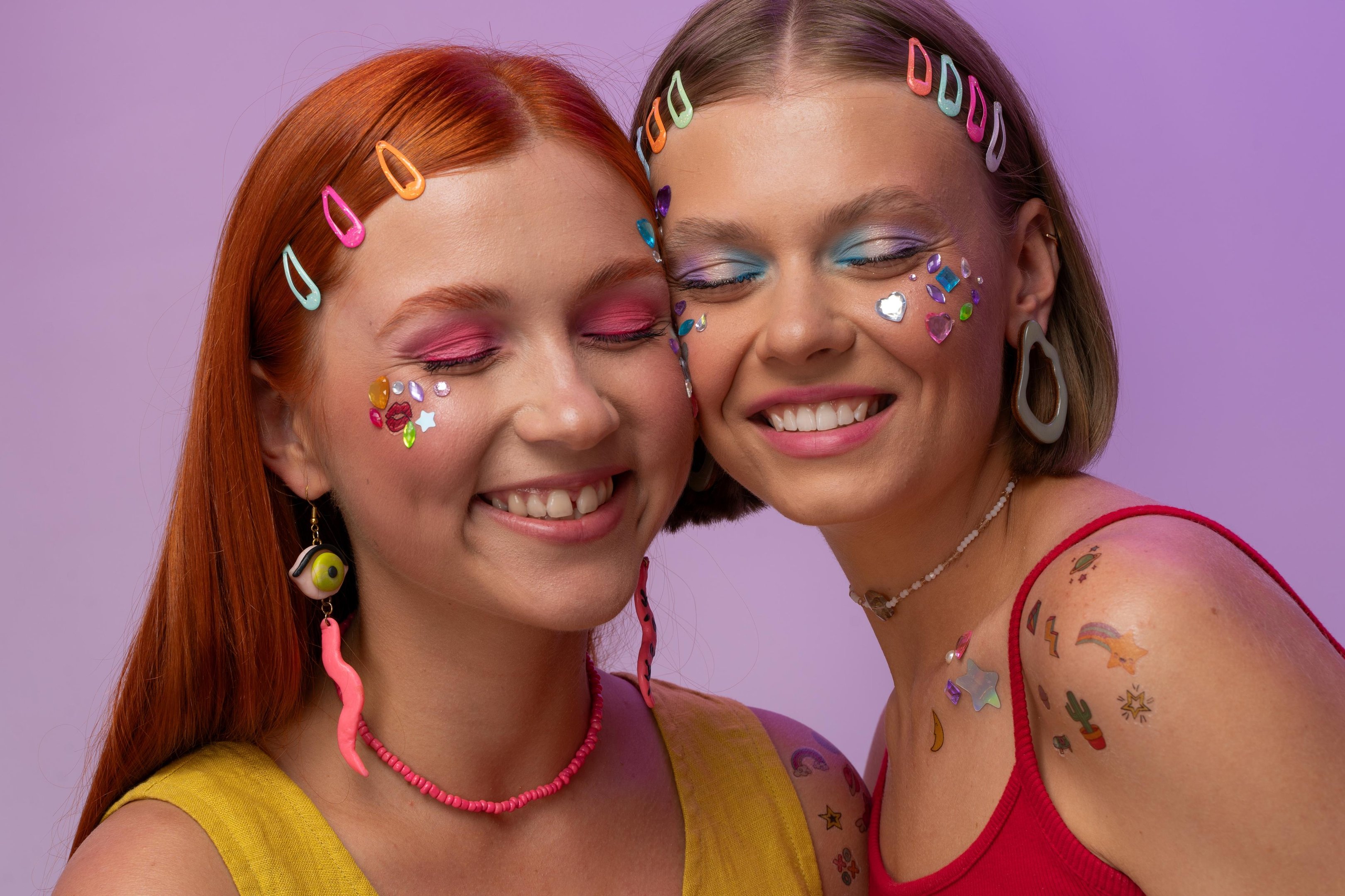 Make da folia &eacute; marcada por sombras texturizadas e cores vibrantes