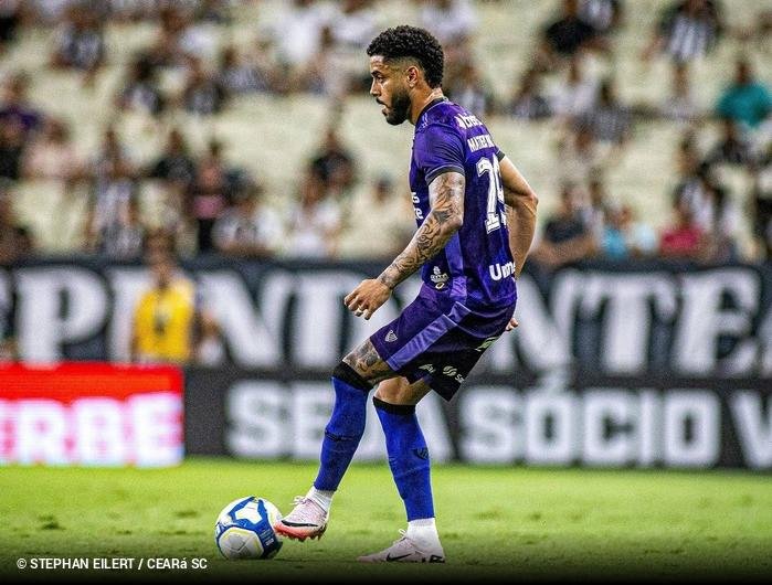 Matheus Bahia em a&ccedil;&atilde;o pelo Cear&aacute; na temporada passada