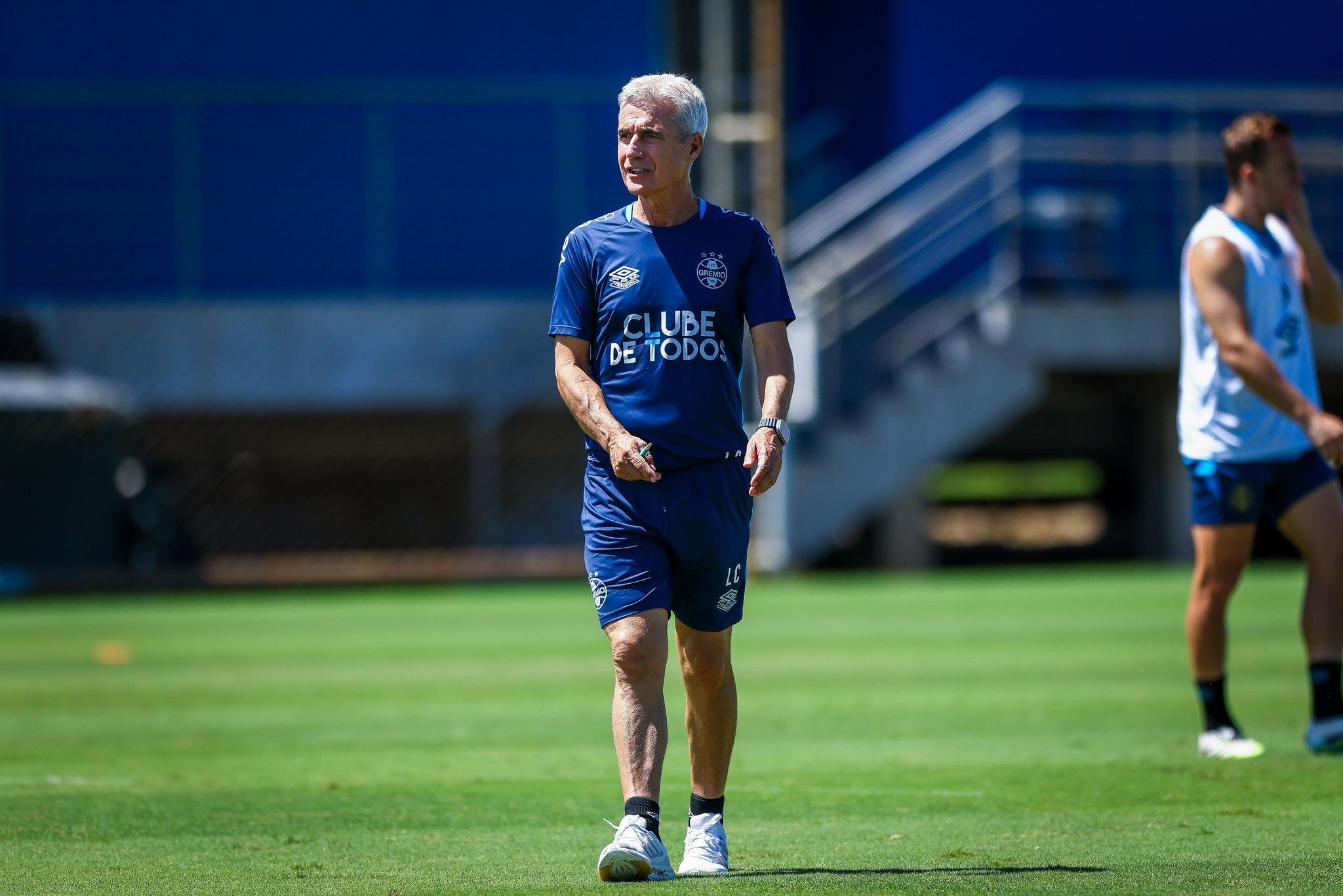 Castro dever&aacute; ter o retorno de cinco jogadores para enfrentar o S&atilde;o Paulo
