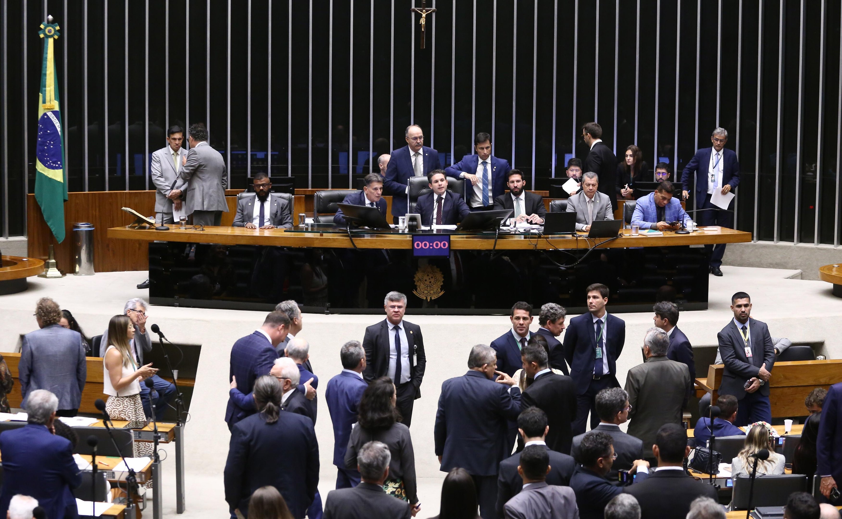 Foram 317 votos favor&aacute;veis e 61 contr&aacute;rios ao projeto
