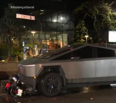 Tesla Cybertruck colidiu contra uma moto em S&atilde;o Paulo