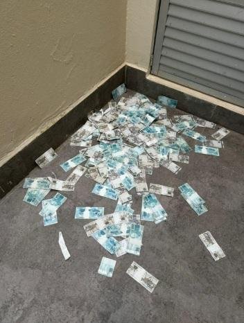 Nova fase de a&ccedil;&atilde;o que envolve banco Master e RioPrevid&ecirc;ncia flagra suspeito jogando mala de dinheiro pela janela