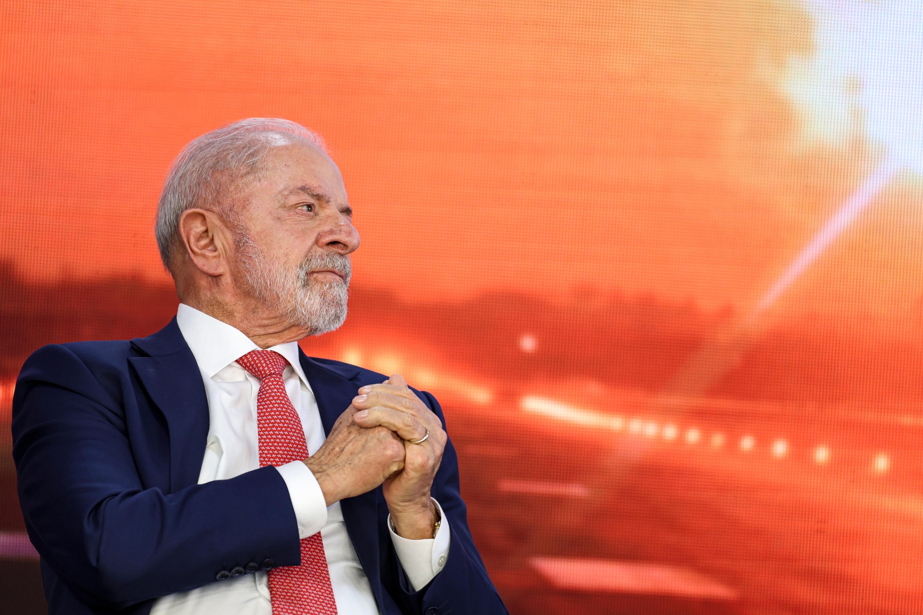 Lula faz procedimento
