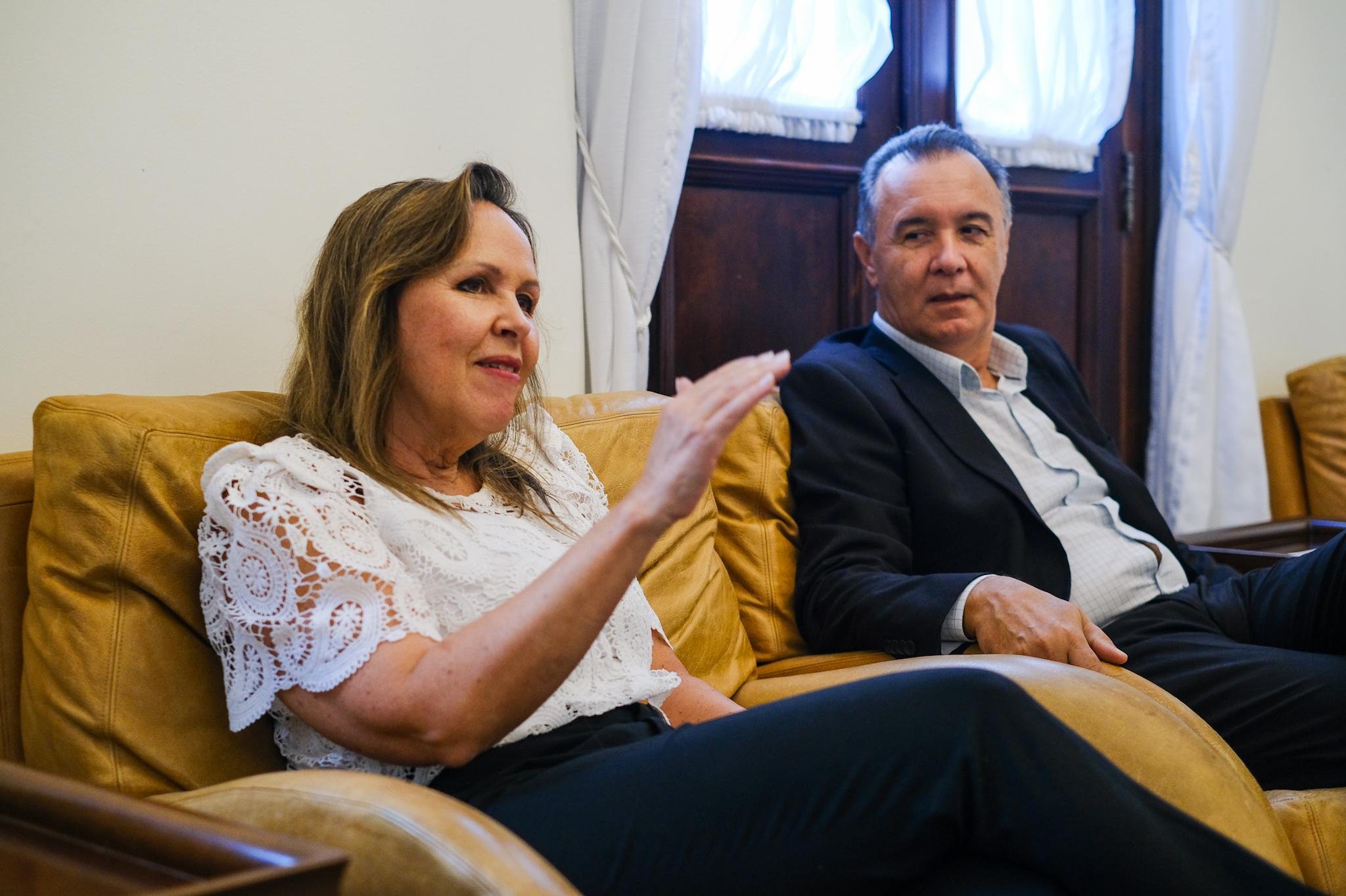 Reitor Jo&atilde;o Paulo da Rosa, acompanhado de Cl&aacute;udia Beretta, visitou o Correio do Povo