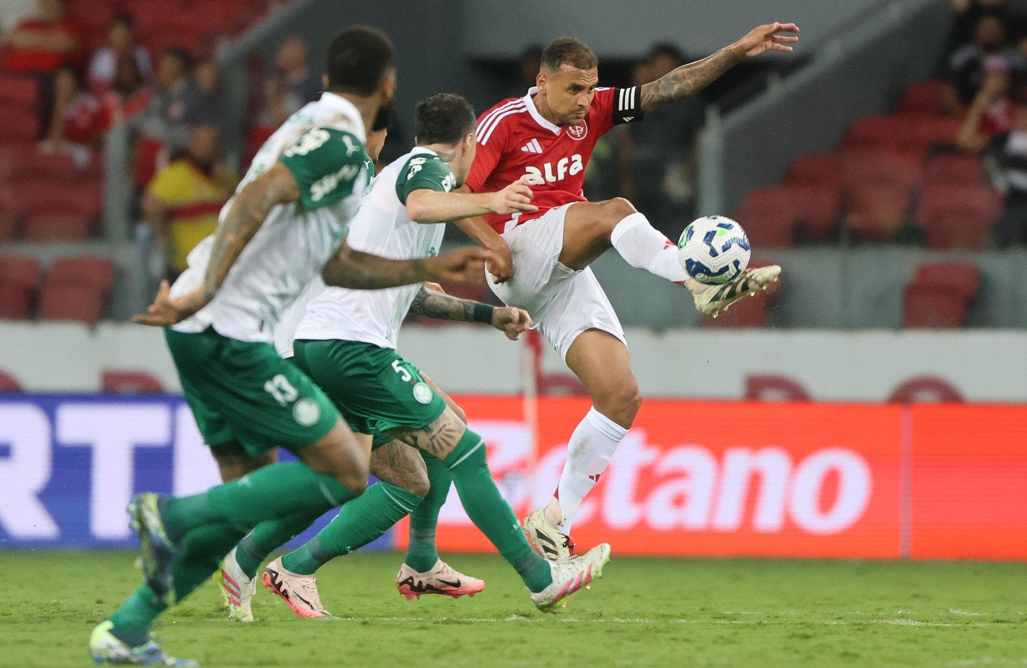 Alan Patrick &eacute; um dos jogadores que permanece do &uacute;ltimo encontro ano passado