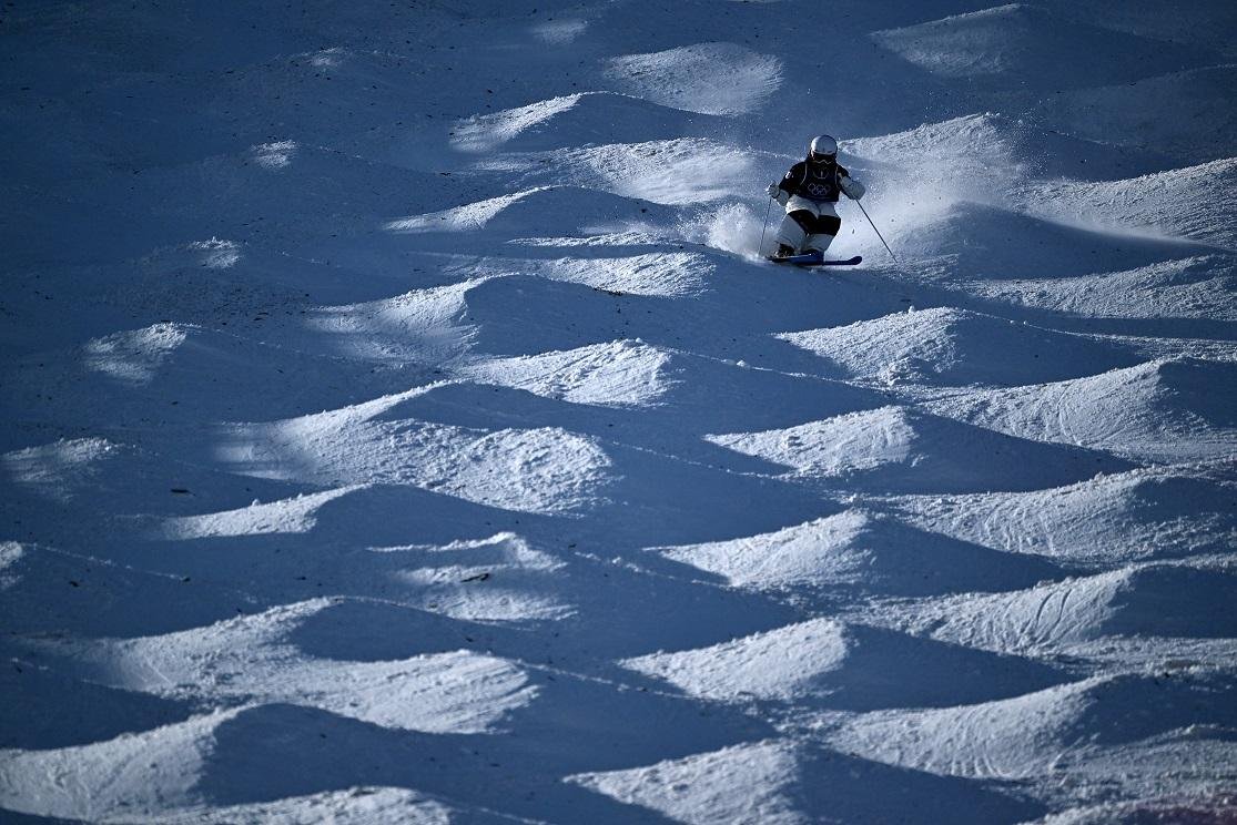 Eleva&ccedil;&otilde;es de neve na pista s&atilde;o feitas com um ve&iacute;culo chamado de snowcat