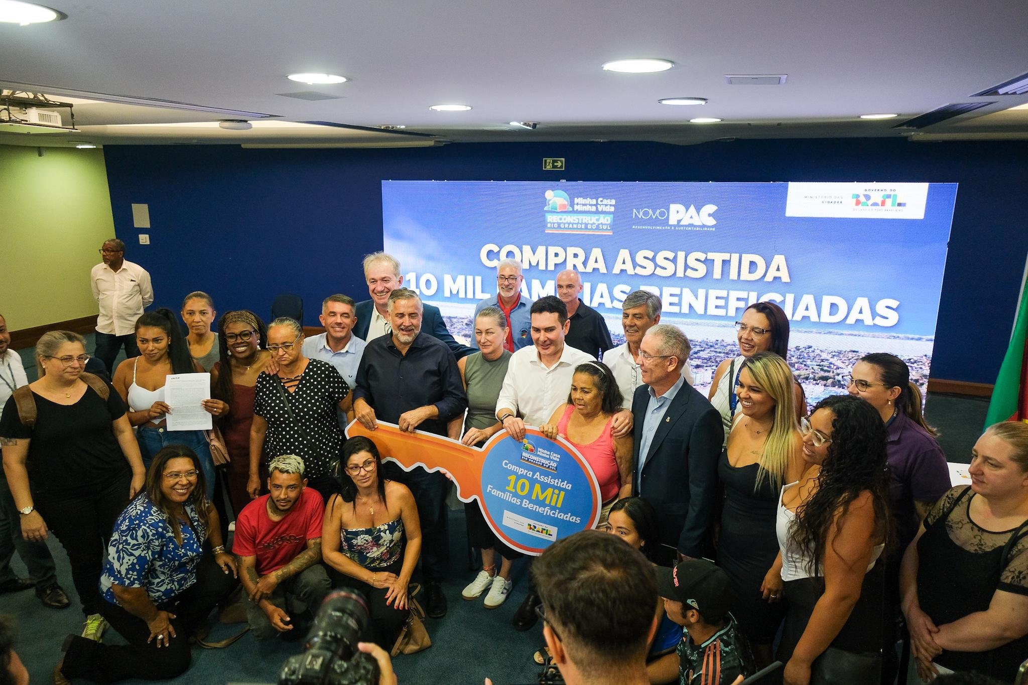 Ato que oficializou a entrega ocorreu na Secretaria de Apoio &agrave; Reconstru&ccedil;&atilde;o, em Porto Alegre