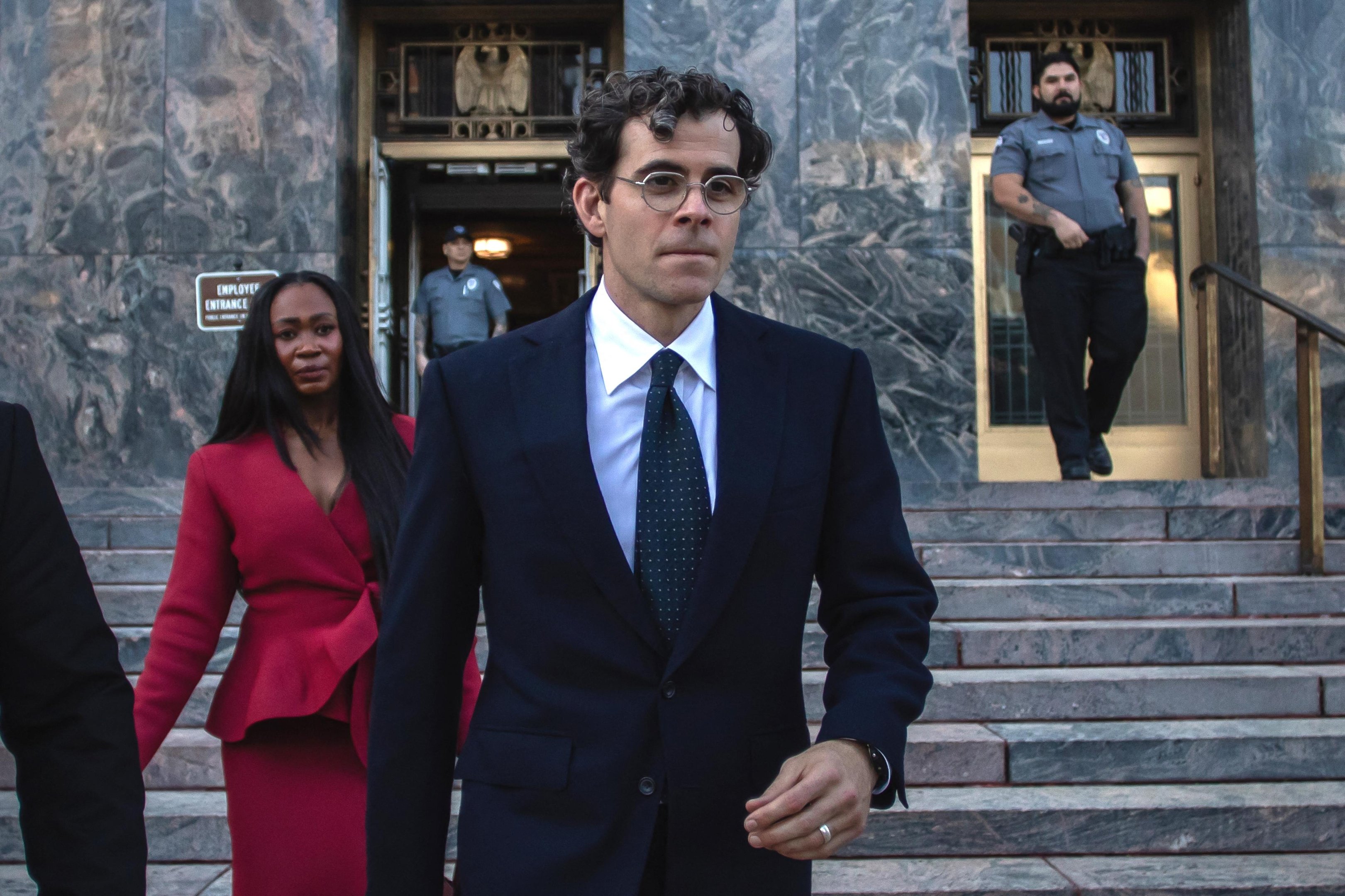 Durante o interrogat&oacute;rio, Mosseri foi confrontado com e-mails internos sobre a decis&atilde;o de Mark Zuckerberg de manter filtros de altera&ccedil;&atilde;o est&eacute;tica no Instagram em 2020