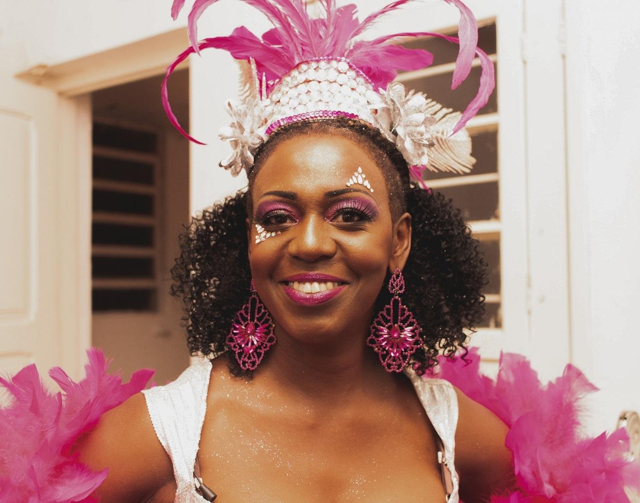 A 9&ordf; edi&ccedil;&atilde;o do CarnaGlau celebra o Carnaval com m&uacute;sica, afeto e tradi&ccedil;&atilde;o no Caf&eacute; Fon Fon neste s&aacute;bado, 14 de fevereiro, reafirmando o esp&iacute;rito dos antigos carnavais