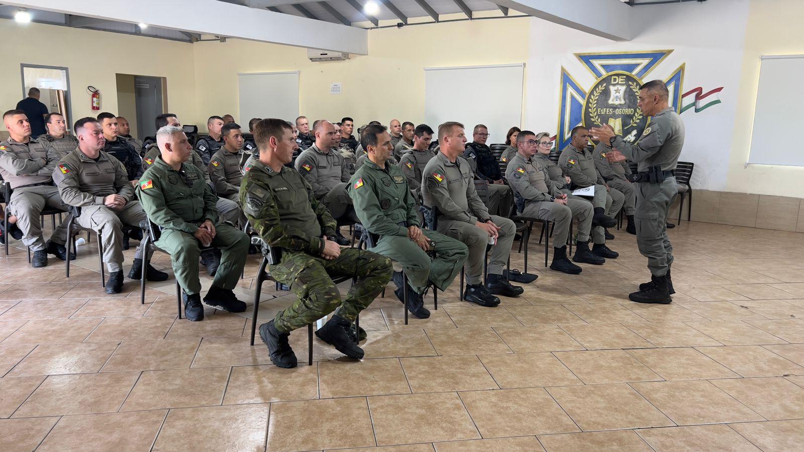 Subcomandante-geral da BM, coronel Douglas, em reuni&otilde;es preventivas realizadas com comandantes sobre a&ccedil;&otilde;es no carnaval