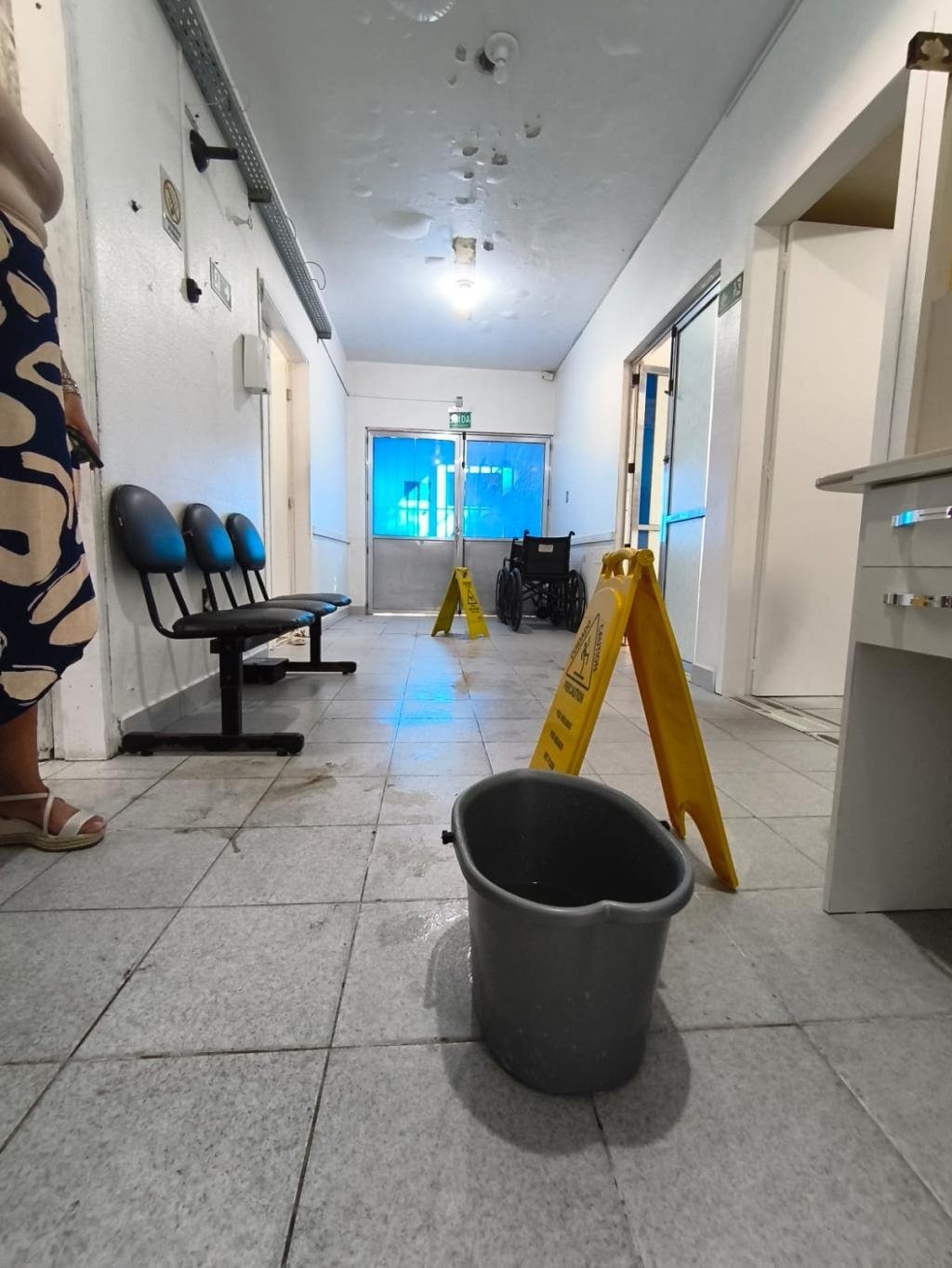 A medida foi tomada em fun&ccedil;&atilde;o do risco de choque el&eacute;trico e o piso escorregadio, em fun&ccedil;&atilde;o do ac&uacute;mulo de &aacute;gua