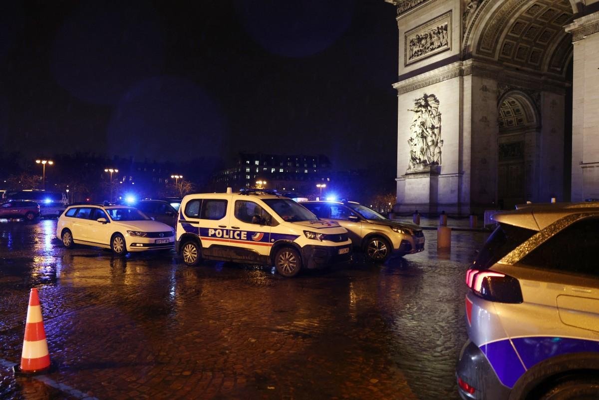 For&ccedil;as de seguran&ccedil;a foram mobilizadas em Paris