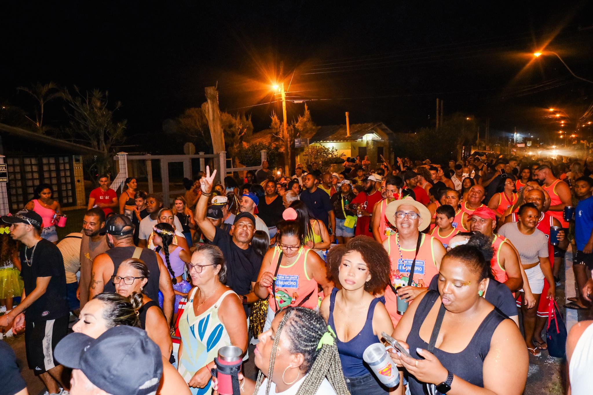 Carnaval em Os&oacute;rio na praia de Atl&acirc;ntida Sul