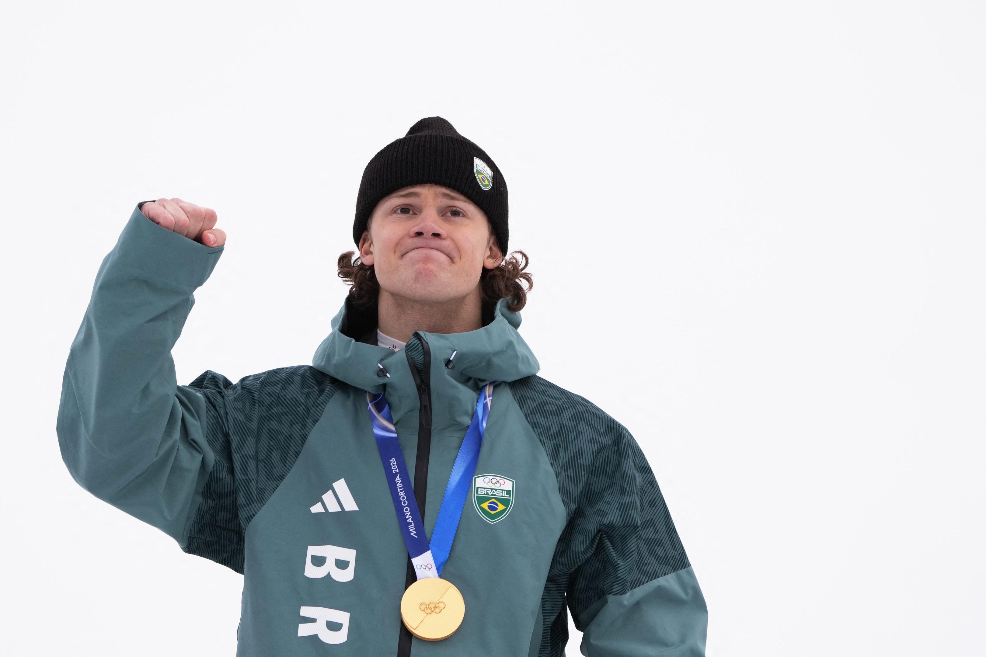 Lucas Pinheiro Braathen com a medalha de ouro nos Jogos Ol&iacute;mpicos de Inverno