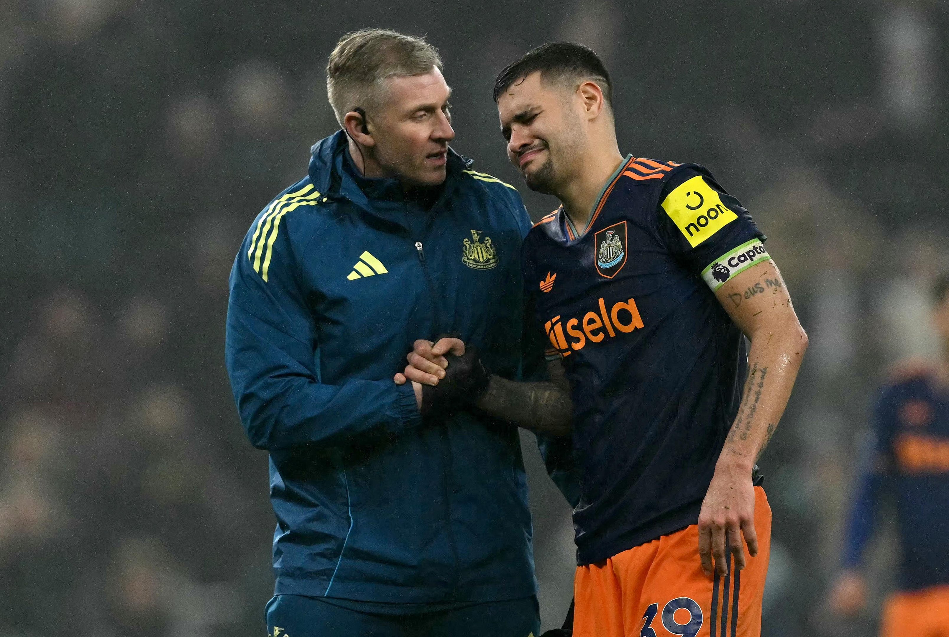 Bruno Guimar&atilde;es foi diagnosticado com uma grave les&atilde;o muscular na coxa esquerda no Newcastle