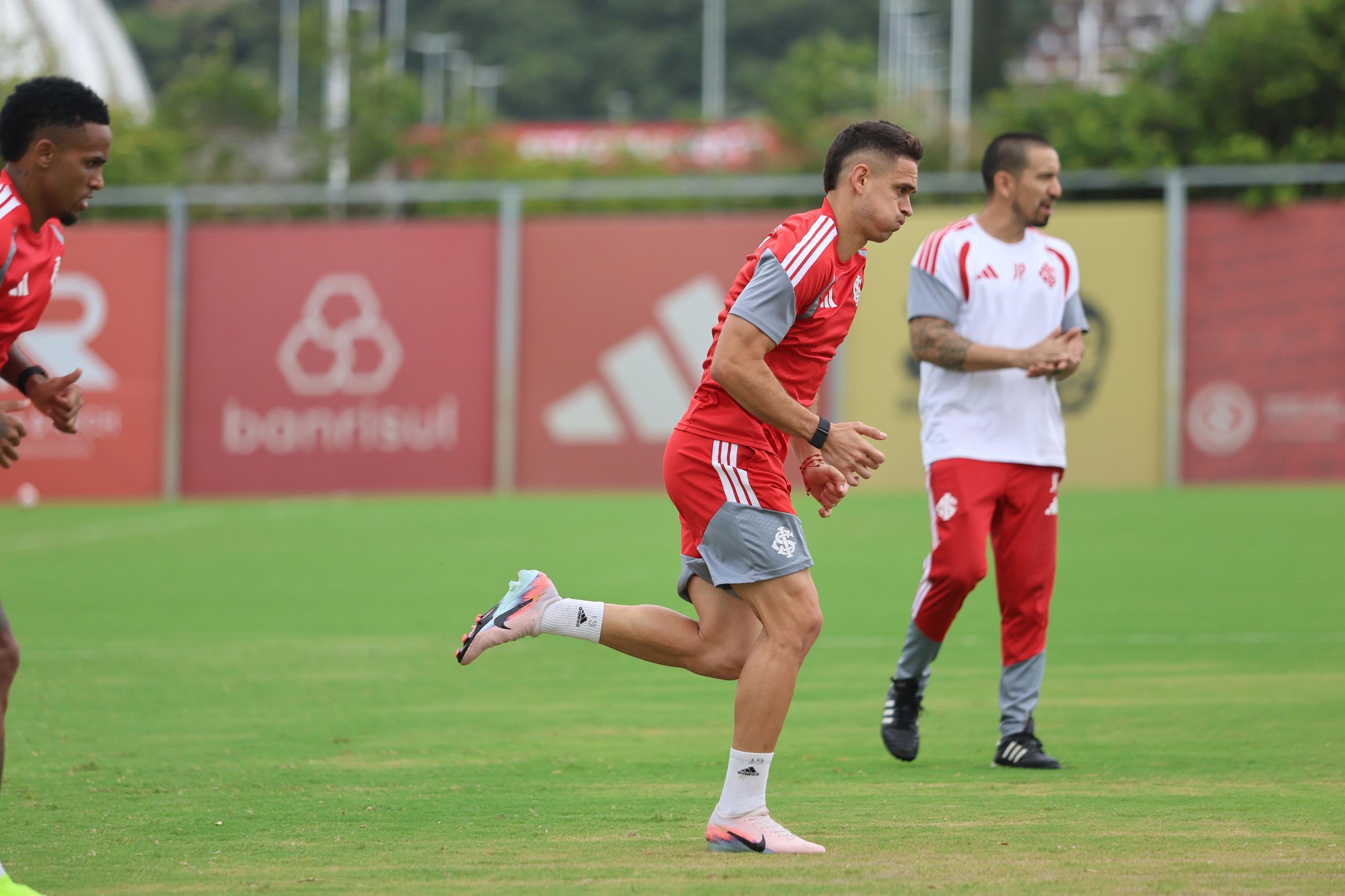 Borr&eacute; gera expectativa por gols