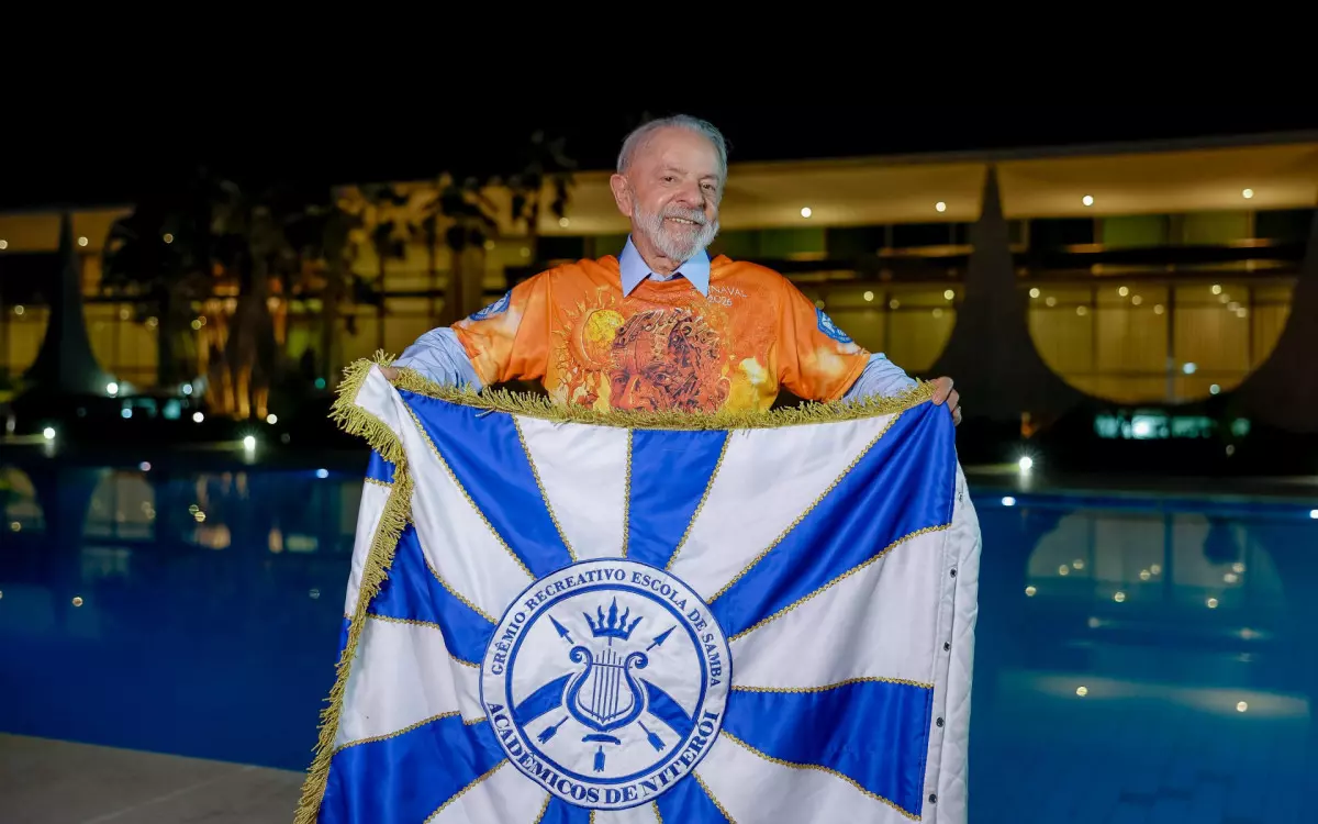 Lula ser&aacute; homenageado na Sapuca&iacute;