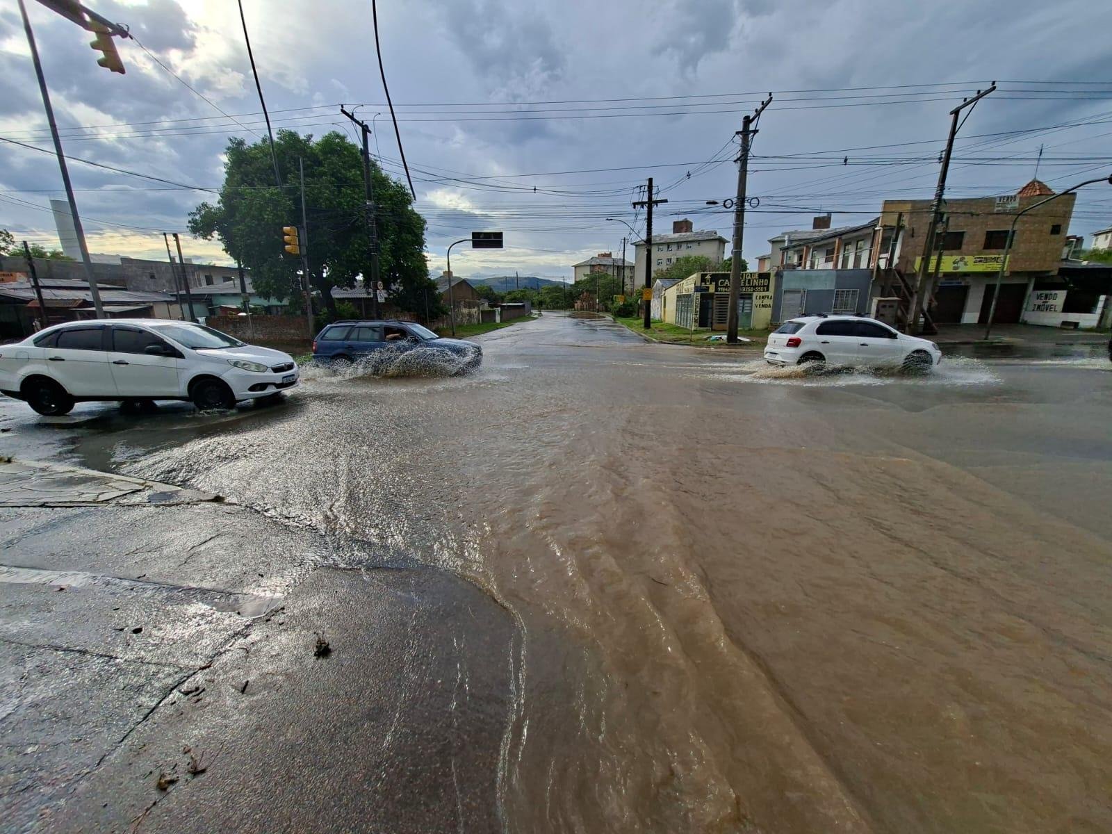 Esquina das estradas Jo&atilde;o Ant&ocirc;nio da Silveira e Barro Vermelho foi um dos locais mais afetados