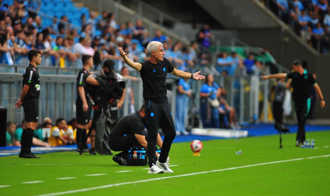 Lu&iacute;s Castro gostou da atua&ccedil;&atilde;o do Gr&ecirc;mio no empate com o Juventude por 1 a 1