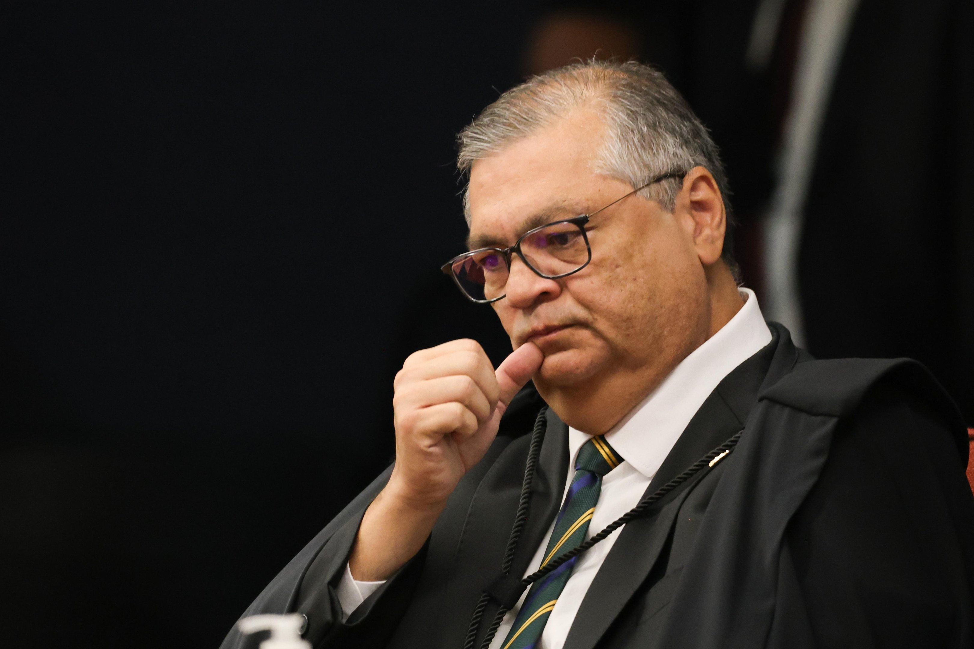 Dino pediu para que supersal&aacute;rios sejam revistos