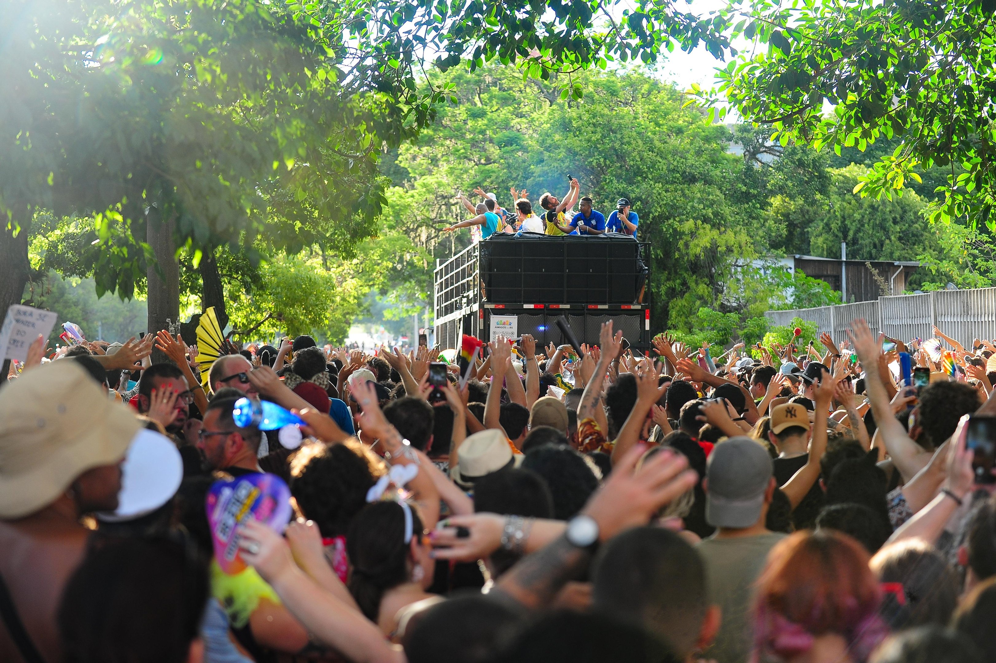 Bloco Ziriguidum animou o p&uacute;blico no carnaval da Cidade Baixa