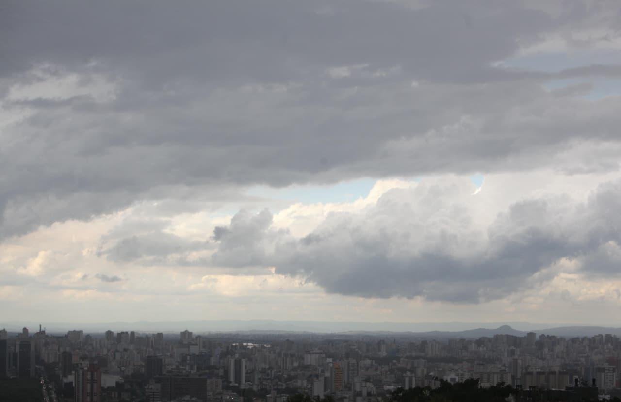Instabilidade avan&ccedil;a pelo Estado com risco de chuva forte, raios e granizo