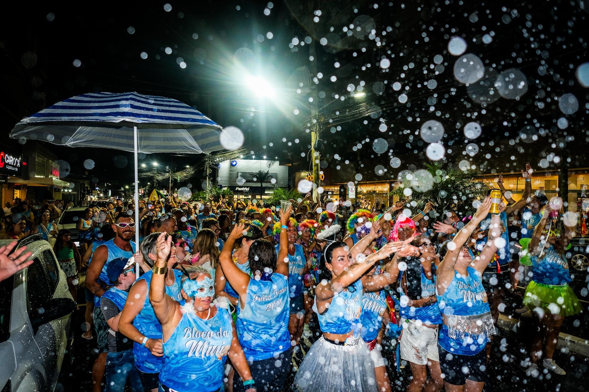 Carnaval de rua em Torres com Bloco da Mini