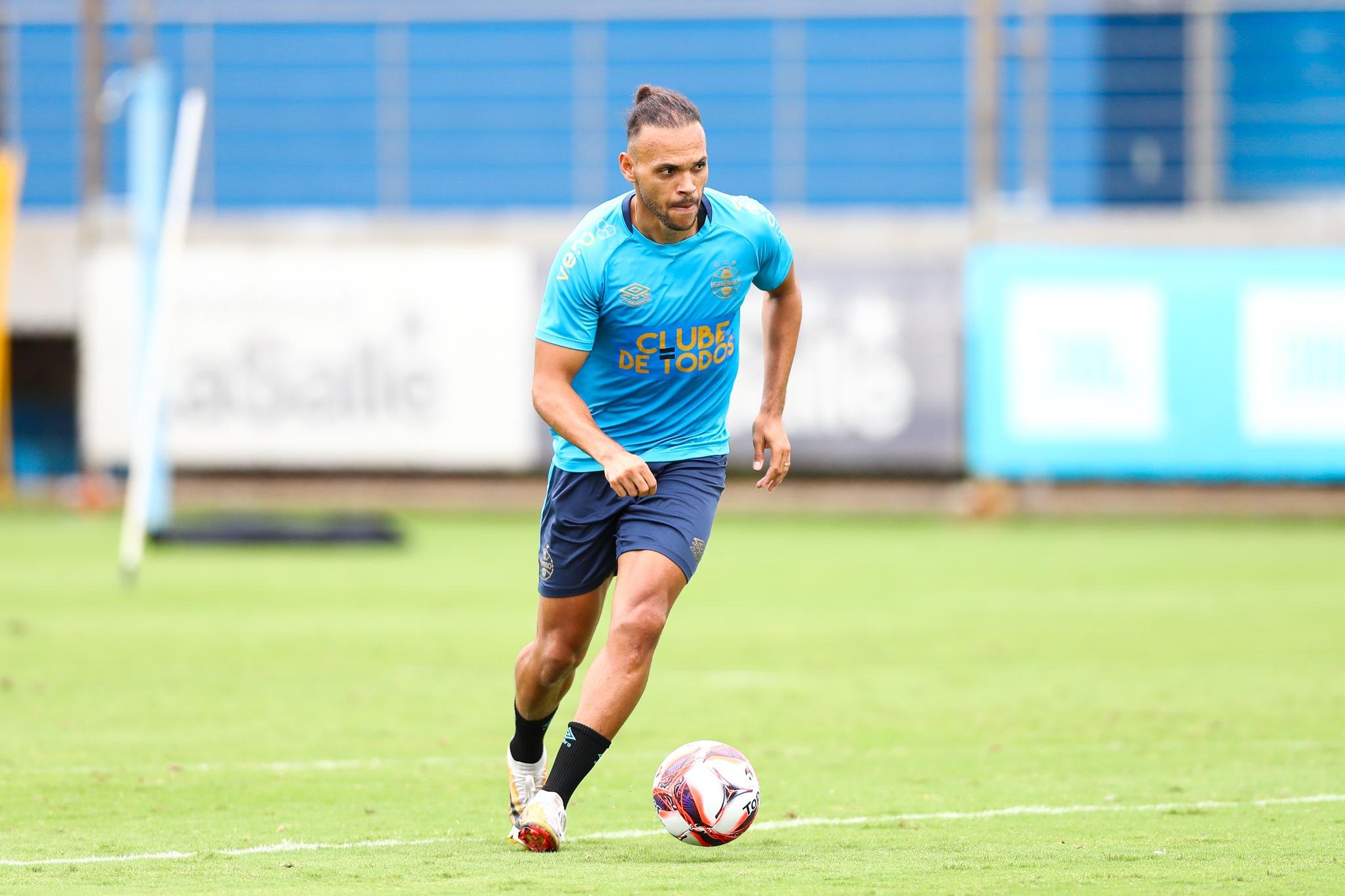 Braithwaite participou do treinamento desta quarta-feira pela manh&atilde;