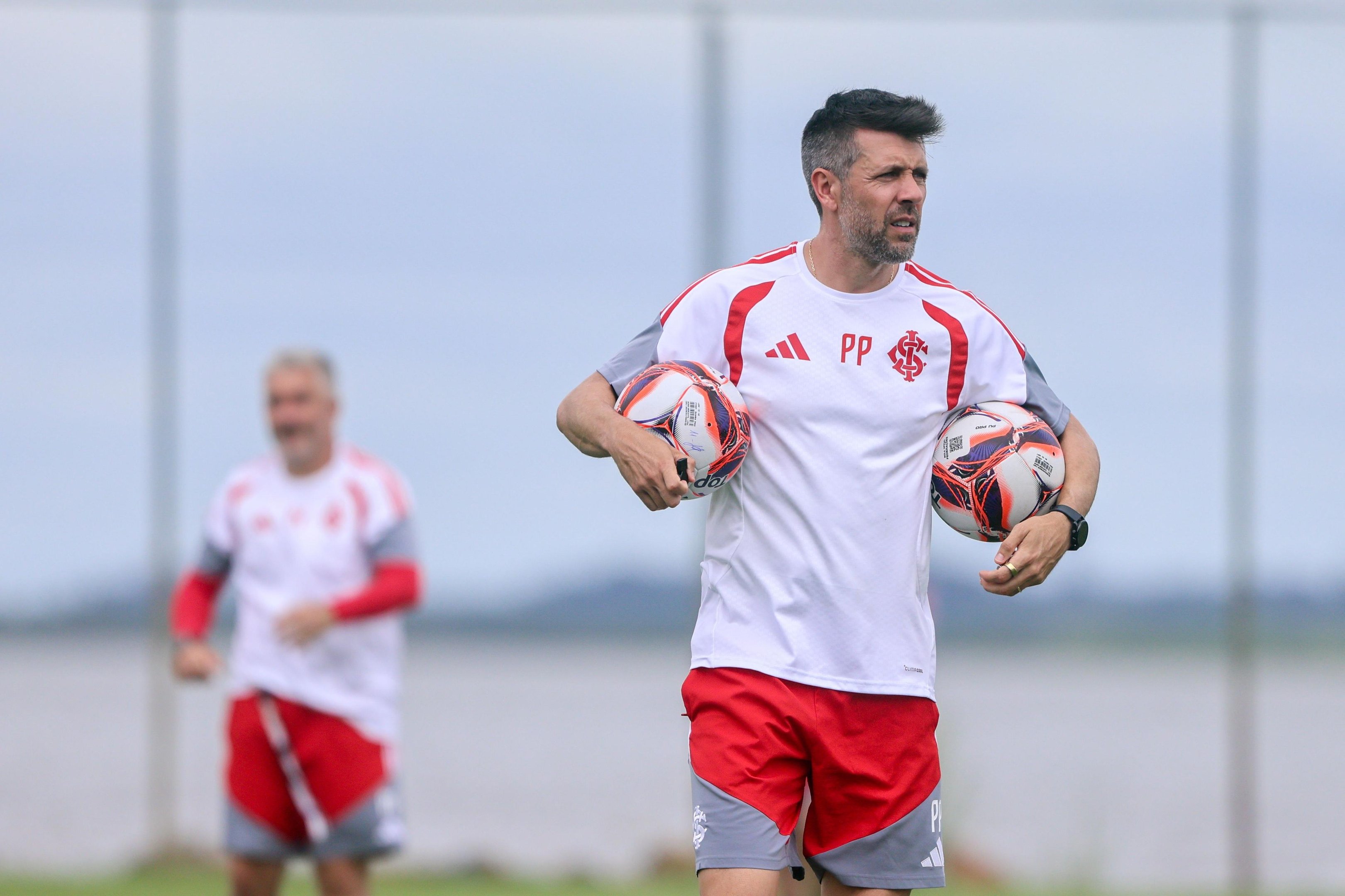 Paulo Pezzolano montar&aacute; uma equipe alternativa para enfrentar o Ypiranga, no Beira-Rio