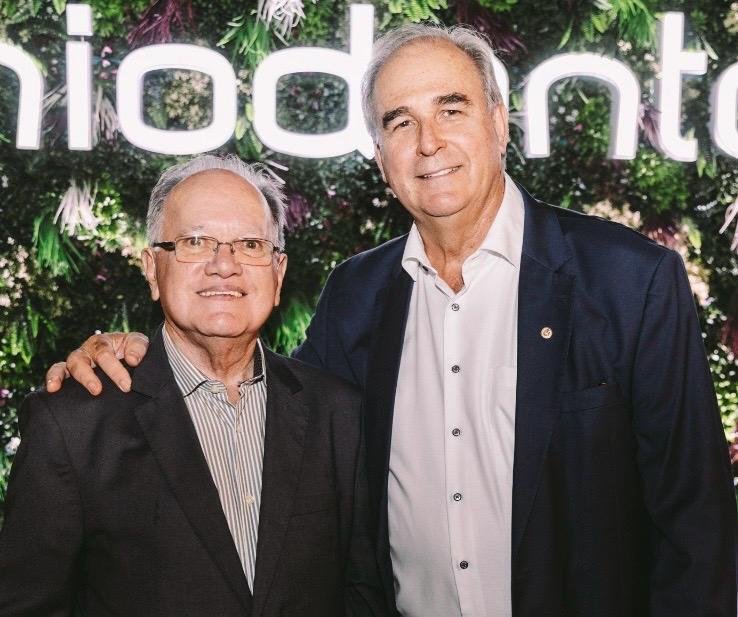 Ronaldo Sielichow, presidente da Sicredi Origens RS, com J&uacute;lio Cesar Maciel, presidente da Uniodonto, na inaugura&ccedil;&atilde;o da nova sede da entidade
