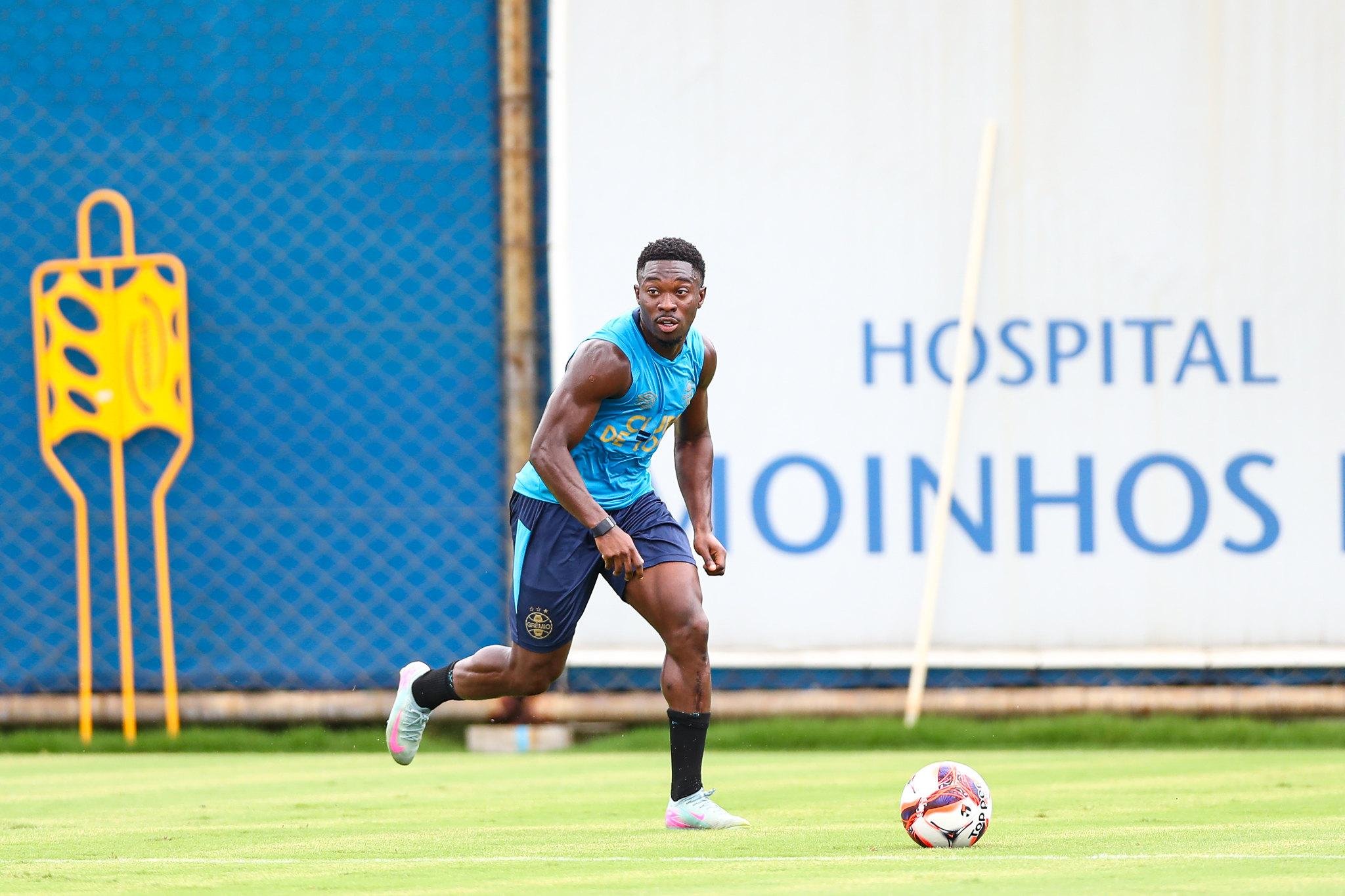 Amuzu deve estar em campo contra o Juventude