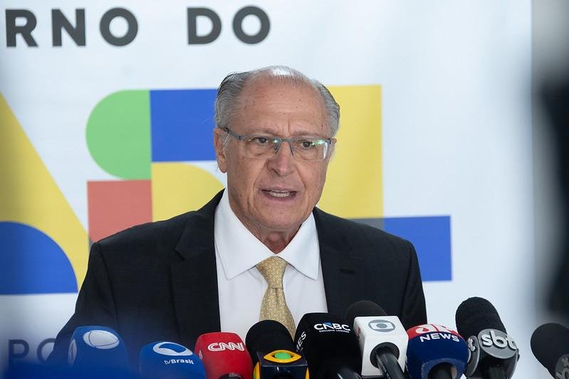 O presidente da Rep&uacute;blica em exerc&iacute;cio esteve presente na abertura da 35&ordf; Festa Nacional da Uva e Feira Agroindustrial
