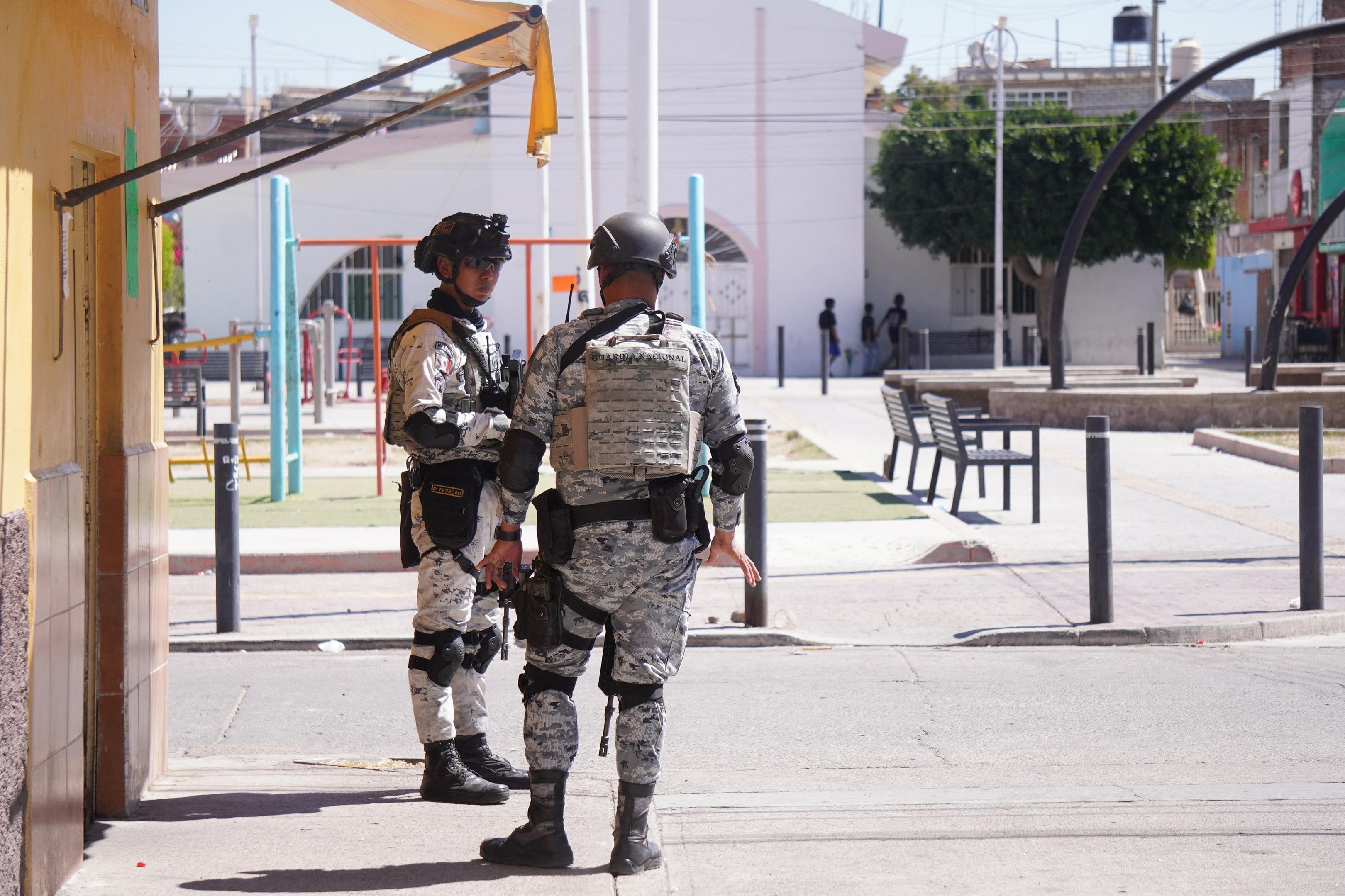 Testemunhas relatam cerca de 20 disparos no momento em que dezenas de crian&ccedil;as utilizavam os brinquedos do parque
