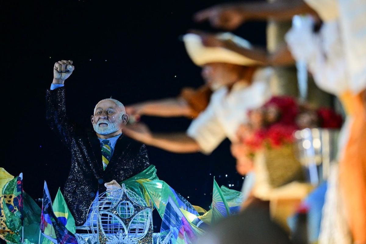 A Acad&ecirc;micos de Niter&oacute;i acabou rebaixada no carnaval carioca