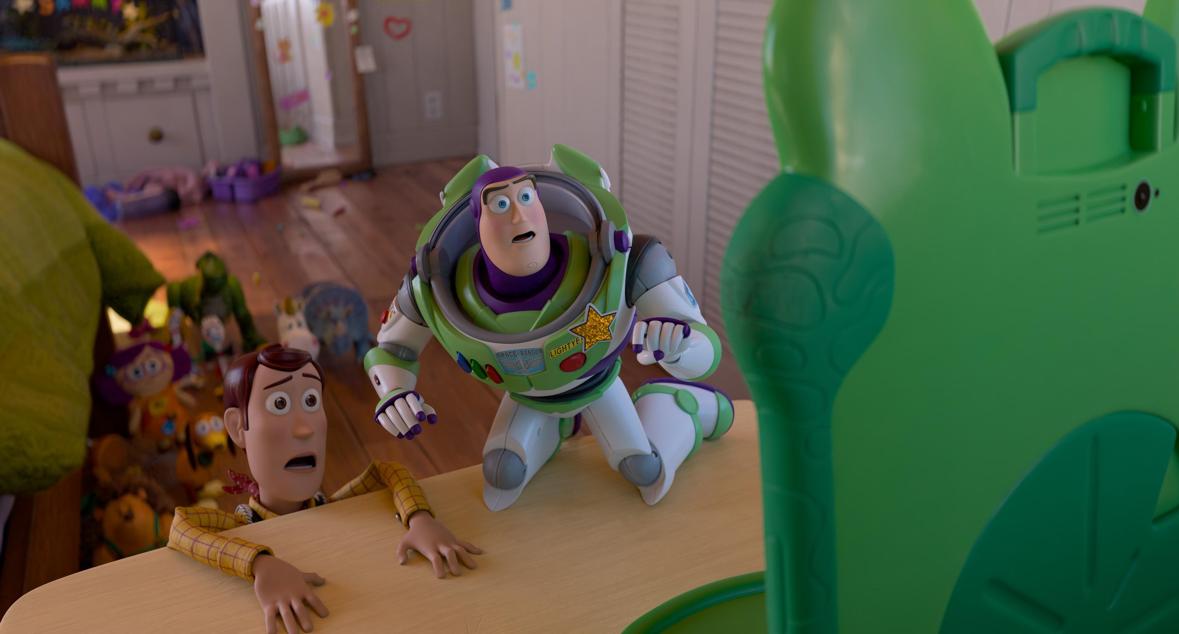 Woody e Buzz em "Toy Story 5"