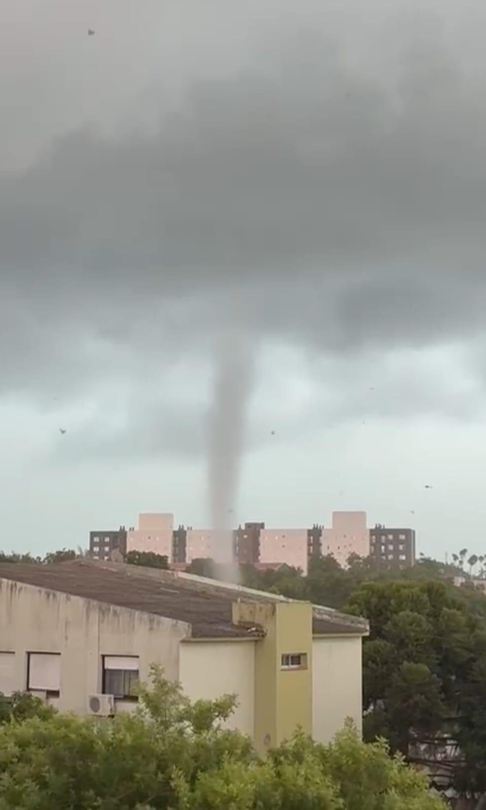 O evento clim&aacute;tico foi registrado por moradores do bairro Fragata