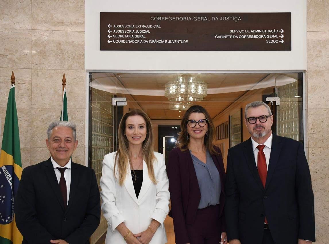Participaram da cerim&ocirc;nia o desembargador Ricardo Pippi Schmidt, a ju&iacute;za Viviane Castaldello Busatto, a ju&iacute;za Gabriela Irigon Pereira e o presidente do TJRS, desembargador Eduardo Uhlein