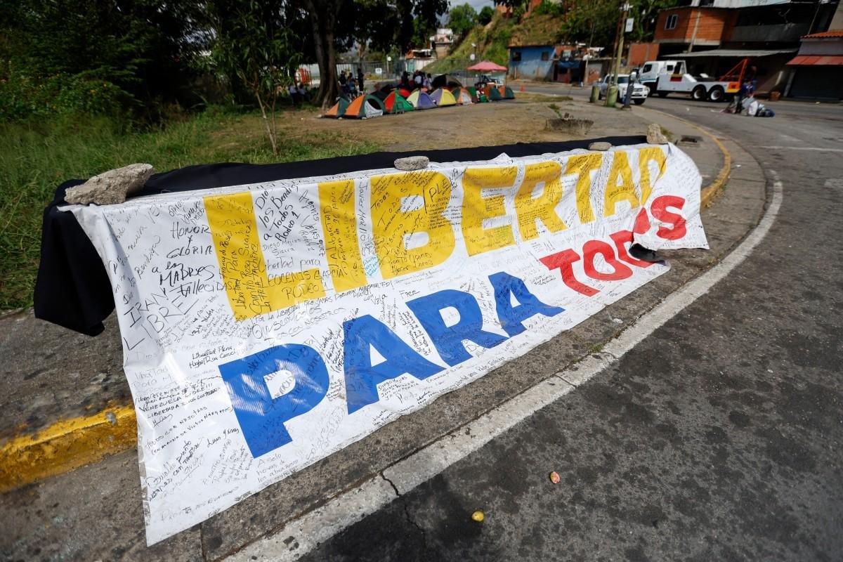 Ainda restam quase 650 presos pol&iacute;ticos atr&aacute;s das grades, segundo a ONG Foro Penal