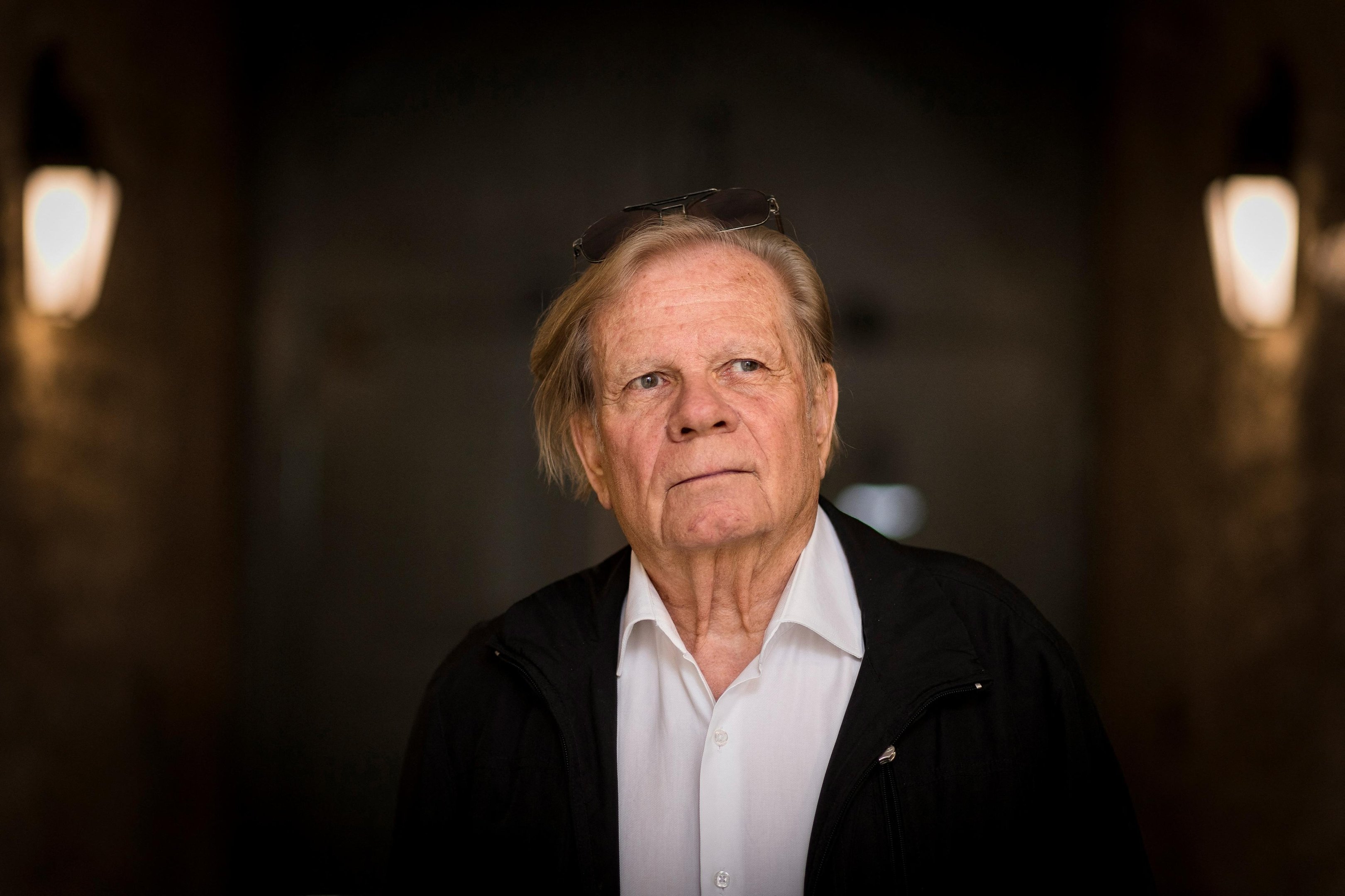 O pintor su&iacute;&ccedil;o, pioneiro da Pop Art na Europa, conhecido em particular pelo seu trabalho com pneus, faleceu em 20 de fevereiro de 2026, aos 88 anos