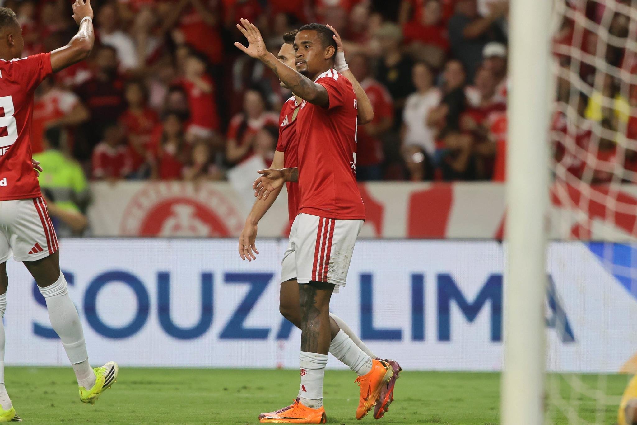 Alerrandro saiu do banco para marcar o seu primeiro gol com a camisa do Inter