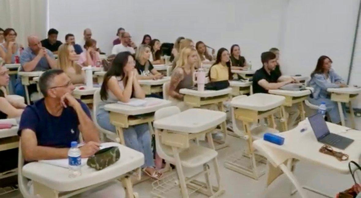 O ambiente disp&otilde;e de laborat&oacute;rios modernos e salas de aula planejadas para atender &agrave;s necessidades dos estudantes