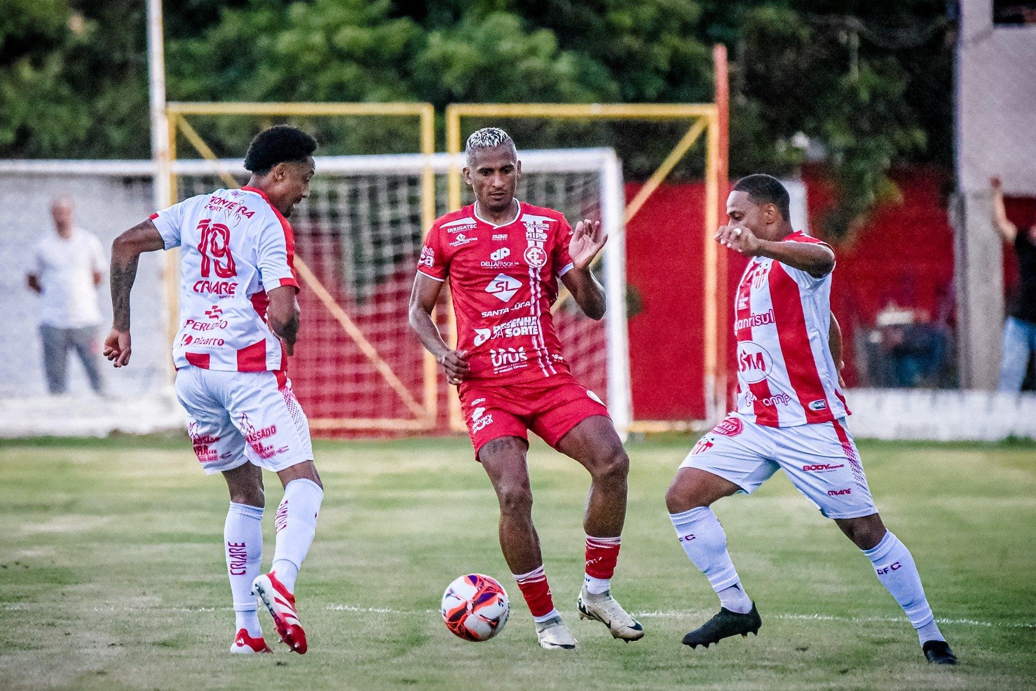 Vit&oacute;ria fora de casa colocou o Guarany na ponta de tabela
